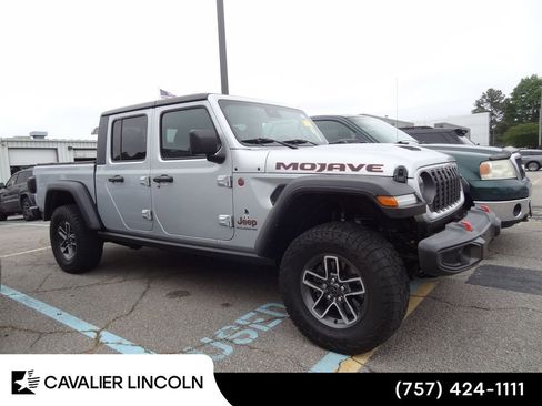 Used 2024 Jeep Gladiator Mojave w/ Technology Group AWD/4WD image 3