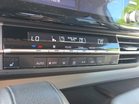 Used 2023 Toyota Sienna XLE image 23