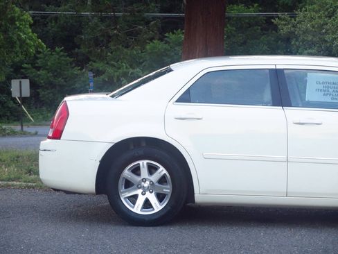 Used 2006 Chrysler 300 Touring w/ Comfort/Convenience Group RWD image 29
