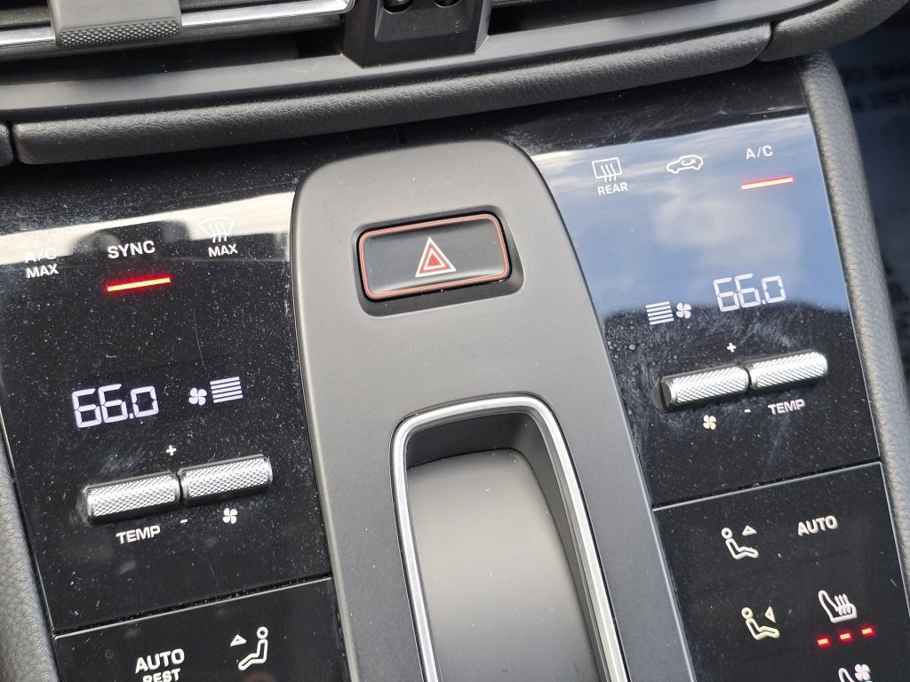 Certified 2024 Porsche Macan AWD/4WD image 28