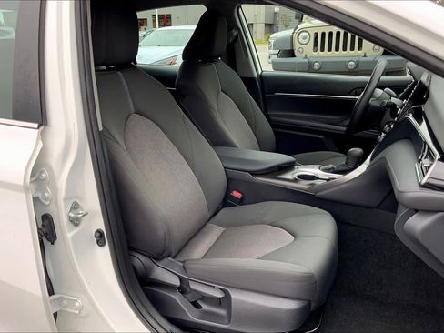 Used 2022 Toyota Camry LE image 8