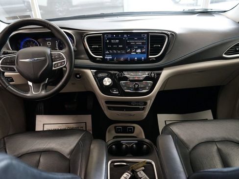 Used 2021 Chrysler Pacifica Touring-L w/ Uconnect Theater Family Group AWD/4WD image 44