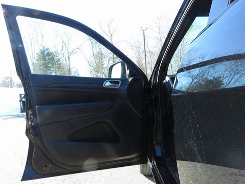 Used 2020 Jeep Grand Cherokee Altitude image 9