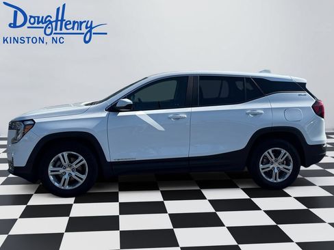 Used 2024 GMC Terrain SLE FWD image 2