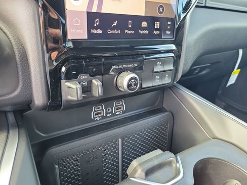 New 2026 RAM 1500 Big Horn AWD/4WD image 19