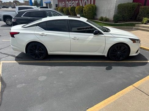 Used 2022 Nissan Altima 2.5 SR w/ Midnight Edition Package FWD image 4