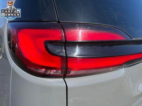 Used 2025 Chrysler Pacifica Limited FWD image 21