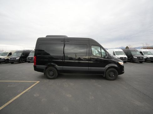 Used 2024 Mercedes-Benz Sprinter 2500 image 5