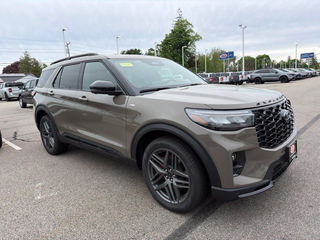 New 2026 Ford Explorer ST-Line w/ ST-Line Street Pack AWD/4WD image 1