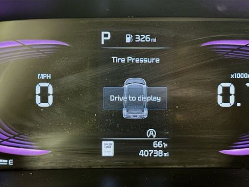 Used 2025 Kia Soul LX w/ LX Technology Package FWD image 18