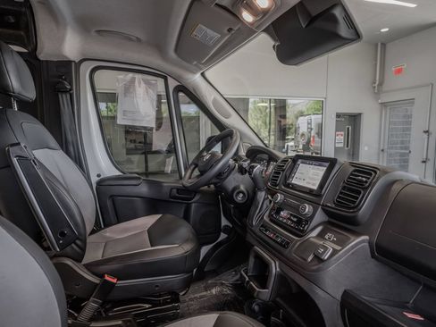 Used 2025 RAM ProMaster 2500 w/ Convenience Group FWD image 17