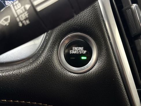 Used 2020 Chevrolet Traverse LT FWD image 17
