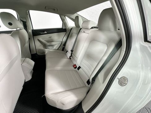 Used 2024 Volkswagen Jetta SE w/ Panoramic Sunroof Package image 26