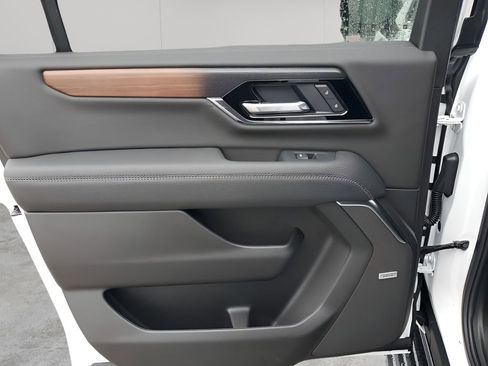 New 2026 GMC Yukon XL Denali w/ Denali Reserve Package image 17