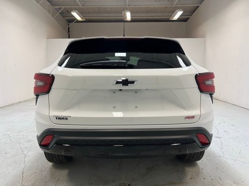 Used 2025 Chevrolet Trax RS w/ Driver Confidence Package image 9