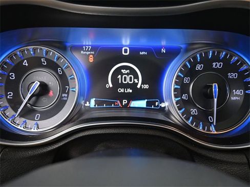Used 2017 Chrysler 300 C image 36