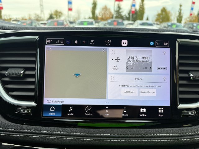 Used 2023 Chrysler Pacifica Limited w/ Uconnect Theater Family Group FWD image 13
