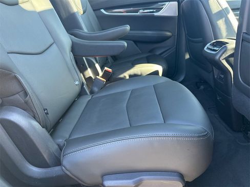 Certified 2023 Cadillac XT6 Sport w/ LPO, ONYX Package image 15