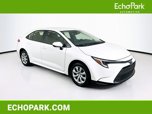 Used 2025 Toyota Corolla LE image 1