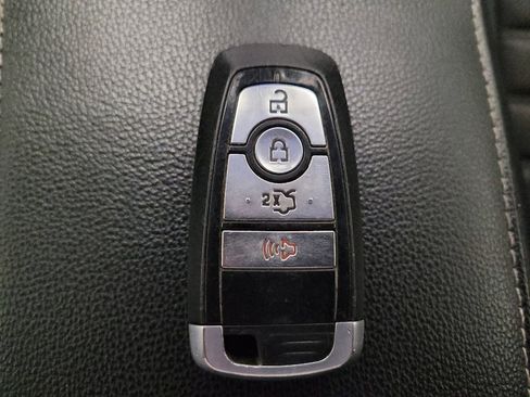 Used 2019 Ford Fusion SE FWD image 32