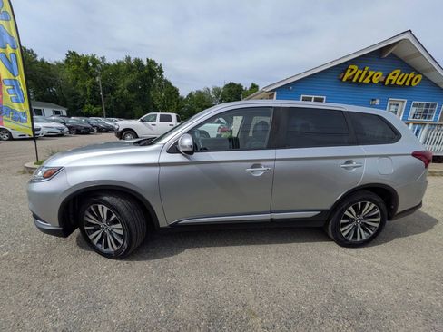 Used 2020 Mitsubishi Outlander SE FWD image 2
