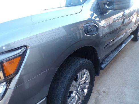 Used 2018 Nissan Titan SL w/ Midnight Edition image 3