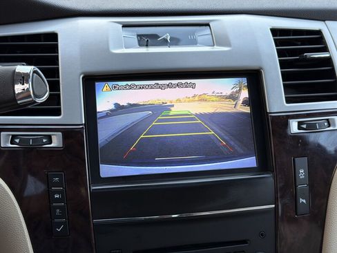 Used 2013 Cadillac Escalade ESV Premium AWD/4WD image 22