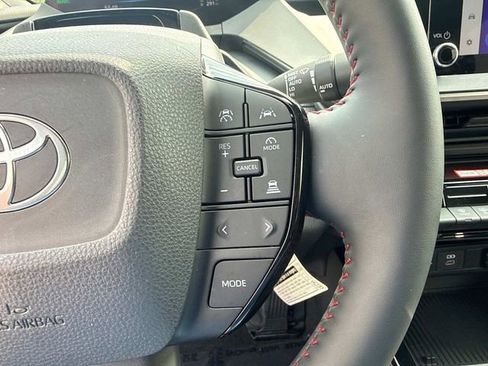Used 2025 Toyota Prius Plug-In Hybrid FWD image 31