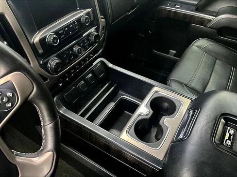 Used 2016 GMC Sierra 2500 Denali w/ Duramax Plus Package AWD/4WD image 19