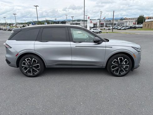 Certified 2025 Lincoln Nautilus Reserve AWD/4WD image 6
