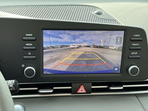 Used 2023 Hyundai Elantra SEL image 27