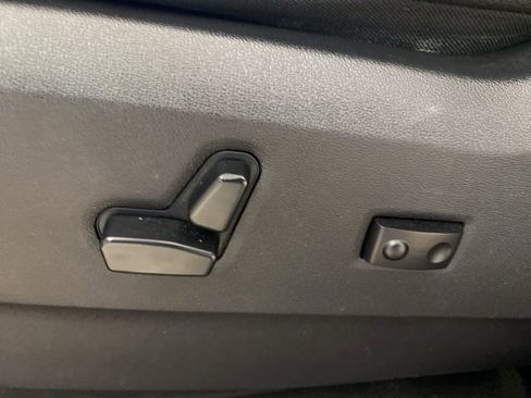 Used 2016 Chrysler Town & Country Touring w/ Driver Convenience Group image 21