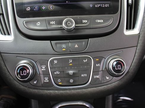 Used 2020 Chevrolet Malibu LT FWD image 31