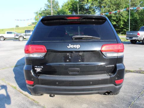 Used 2019 Jeep Grand Cherokee Laredo w/ 18" Wheel & 8.4" Radio Group image 4