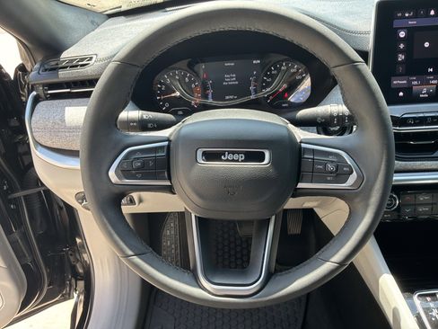 Used 2024 Jeep Compass Latitude w/ Convenience Group AWD/4WD image 18