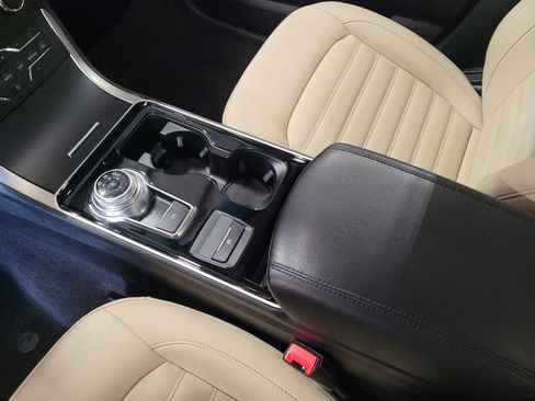 Used 2020 Ford Edge SEL image 26