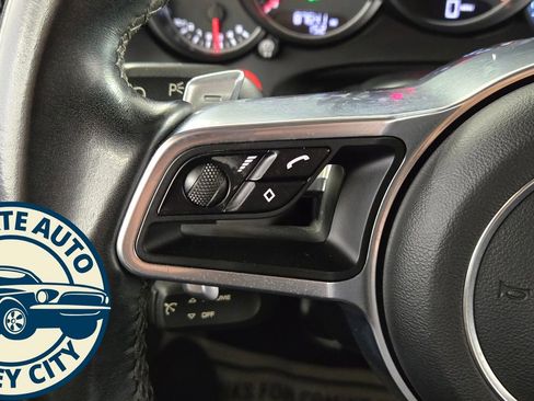 Used 2018 Porsche Cayenne Platinum Edition image 12