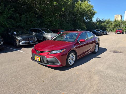 Used 2021 Toyota Camry LE FWD image 4