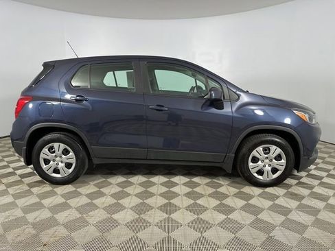 Used 2018 Chevrolet Trax LS w/ LPO, Protection Package FWD image 8