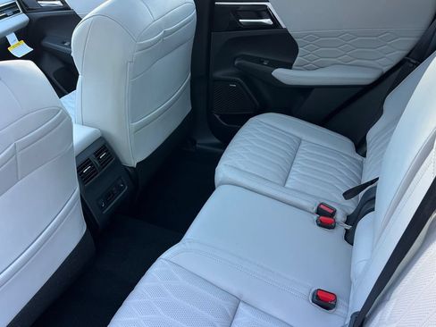 New 2026 Mitsubishi Outlander SEL FWD image 13