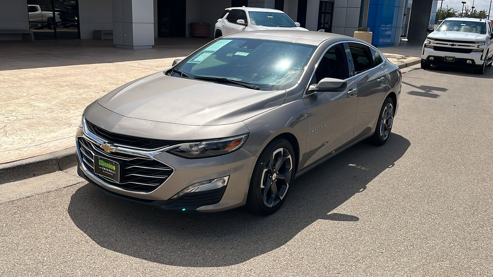 Used 2023 Chevrolet Malibu LT w/ Driver Confidence Package FWD image 3