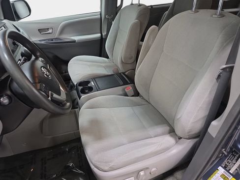 Used 2015 Toyota Sienna LE FWD image 13