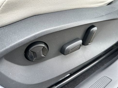 Certified 2023 Volkswagen Tiguan SE w/ Panoramic Sunroof Package image 4