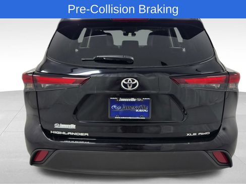 Used 2024 Toyota Highlander XLE AWD/4WD image 4