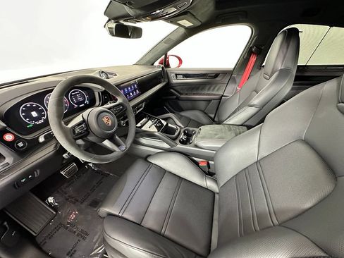 Certified 2026 Porsche Cayenne GTS AWD/4WD image 4