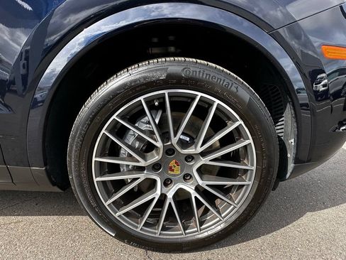 Used 2021 Porsche Cayenne AWD/4WD image 10