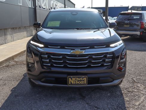 Used 2025 Chevrolet Equinox LT w/ Convenience Package II FWD image 2