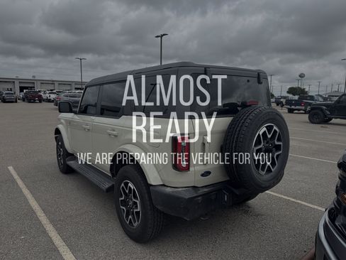 Used 2025 Ford Bronco Outer Banks AWD/4WD image 3