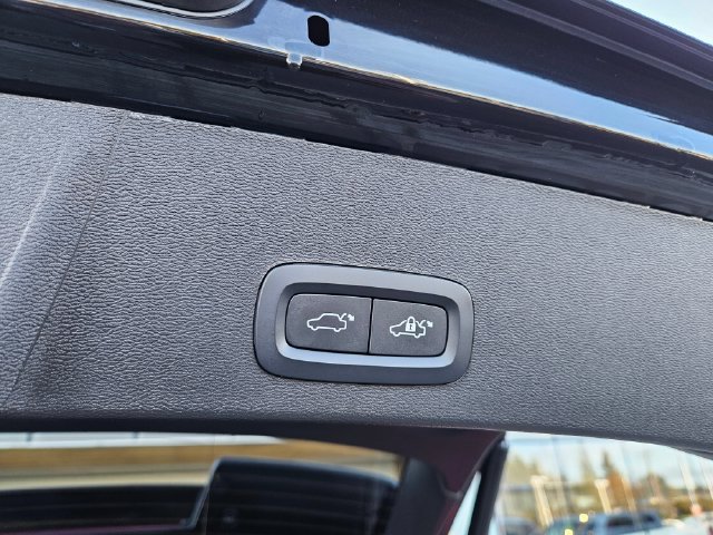 Certified 2024 Volvo XC40 B5 Plus w/ Protection Package Premier AWD/4WD image 13