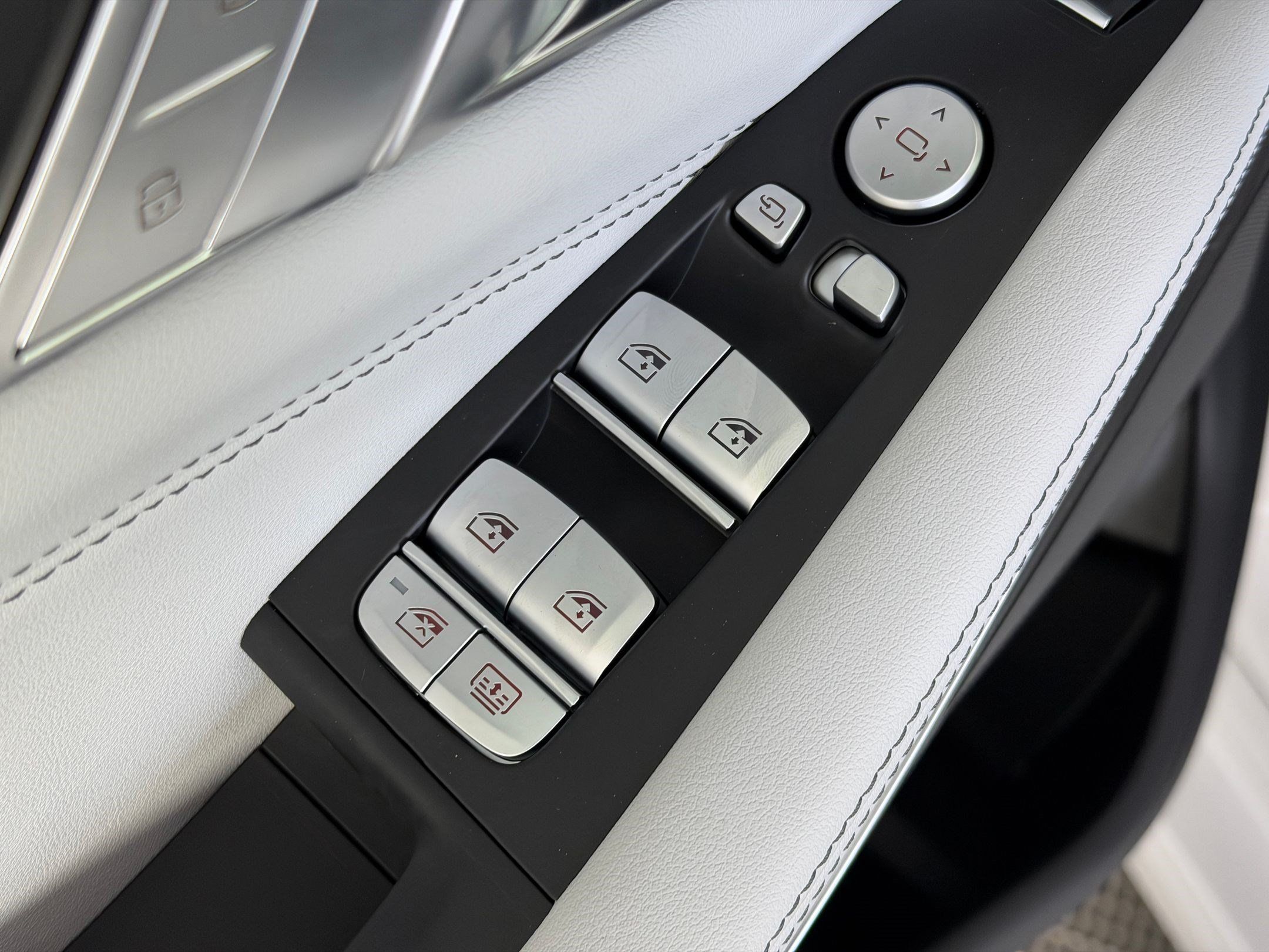 Used 2027 BMW X7 xDrive40i w/ Premium Package AWD/4WD image 27